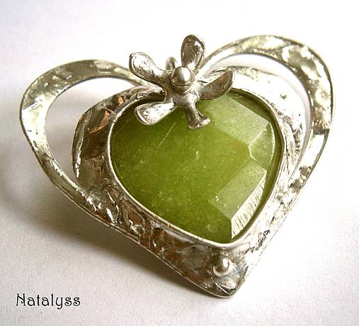 cínovaný prívesok z liečivého kameňa jadeitu srdce