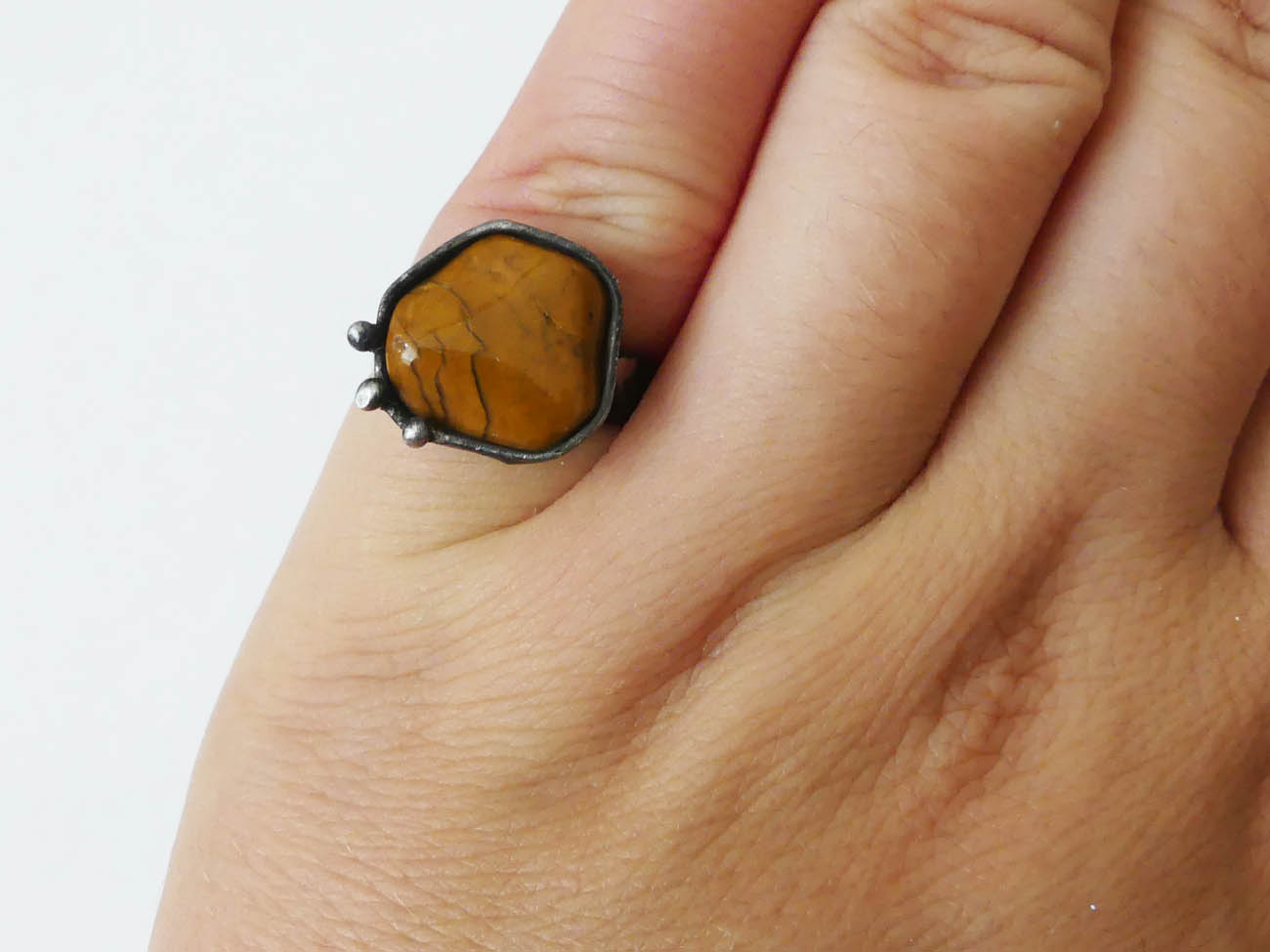 Cínovaný (tiffany) prsteň s liečivým kamienkom tigrím okom