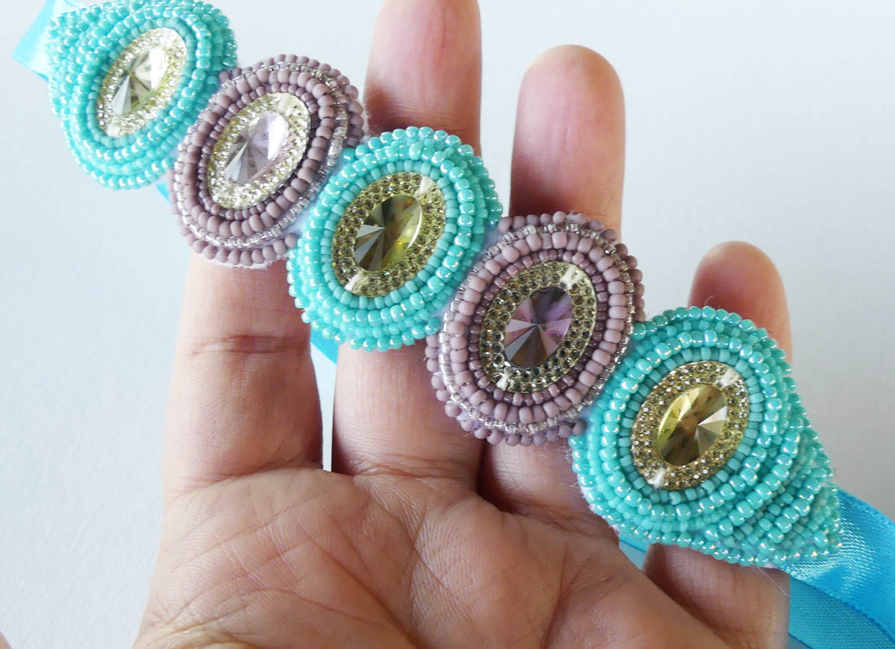 Elegantný tyrkysovo-fialový antialergický náramok alebo náhrdelník