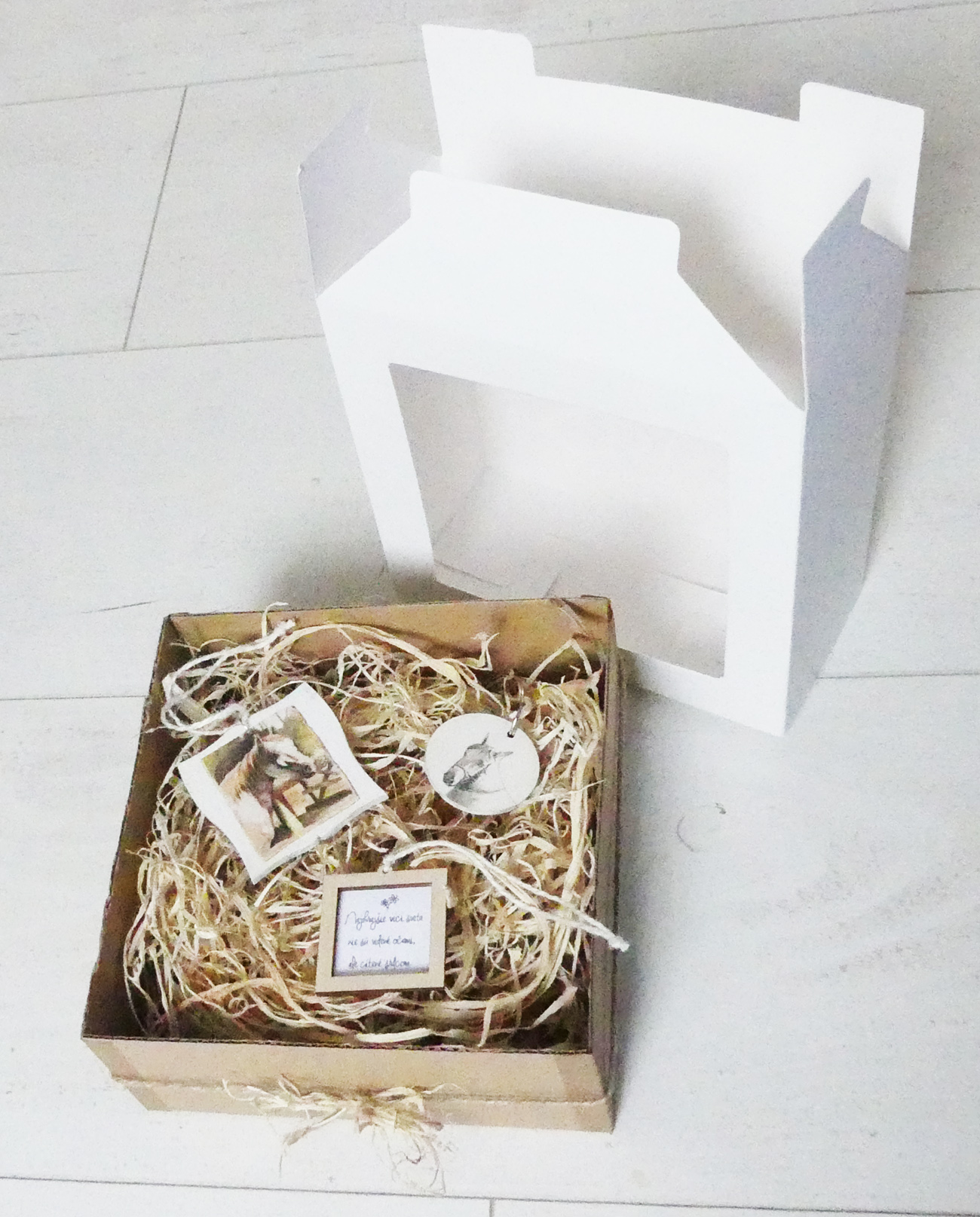 Handmade darčekový box pre koniarku s kľúčenkou a dekoráciami