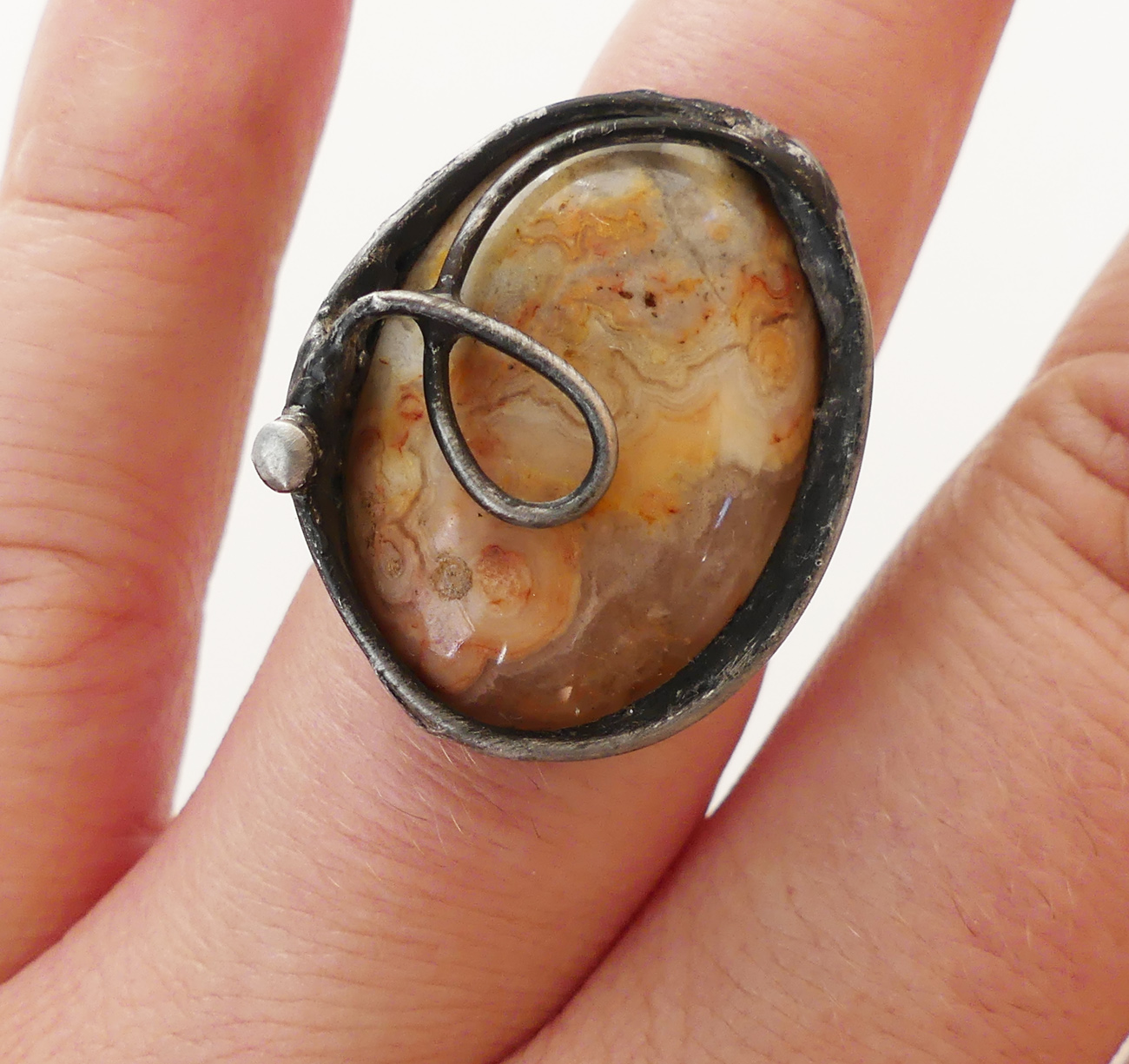 Cínovaný prsteň s liečivým kameňom achátom