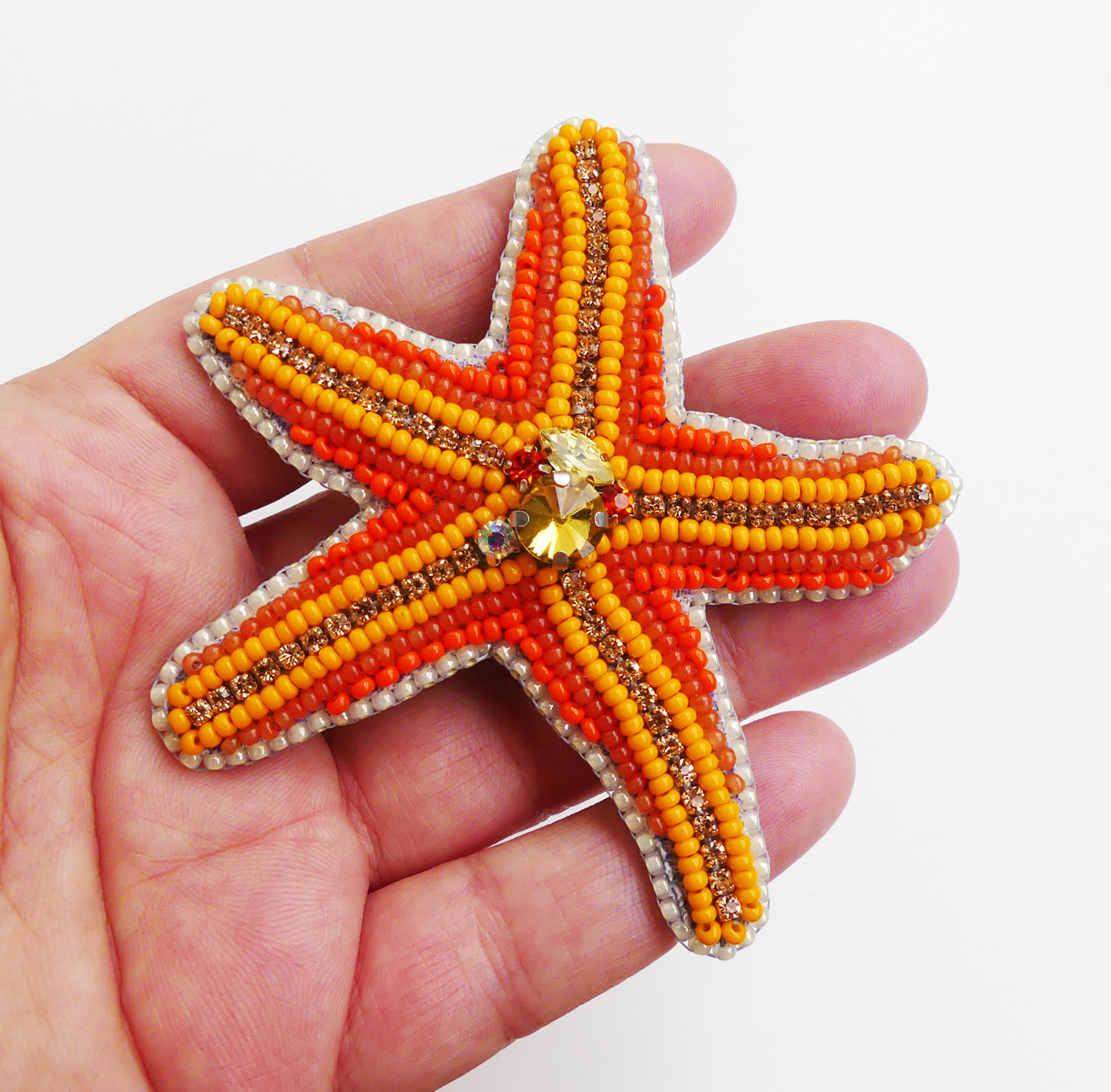 Handmade šitá korálková brošňa morská hviezdica