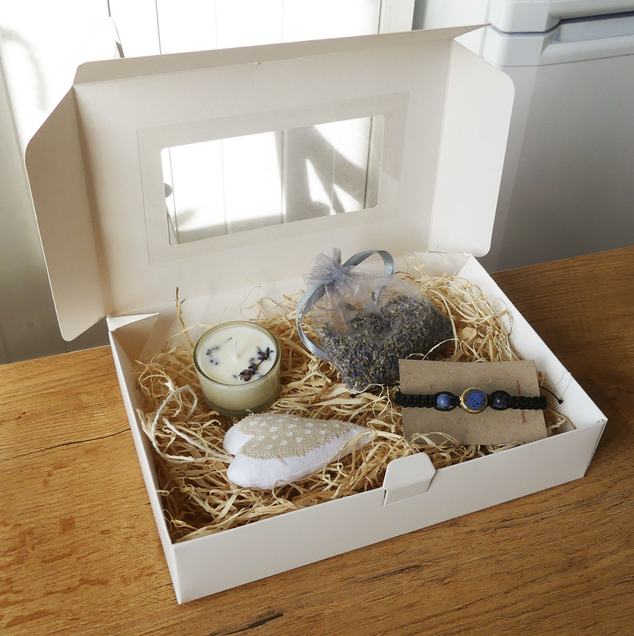 Modrý darčekový box pre ženy s náramkom, sviečkou a dekoráciami