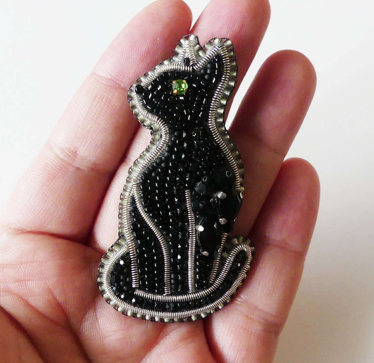 Handmade šitá korálková brošňa čierna mačka