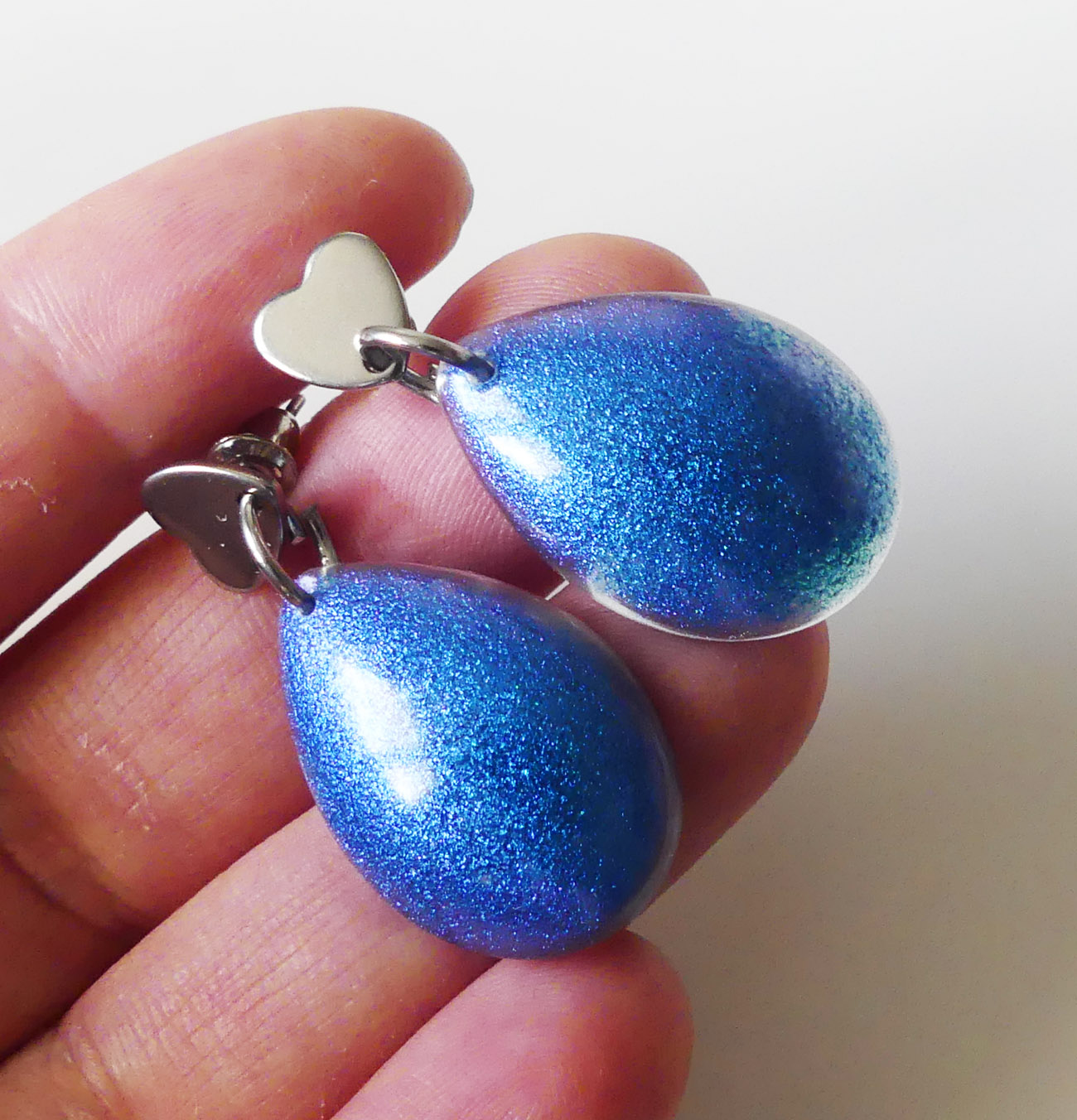 Modré perleťové slzové náušnice zo živice - chirurgická oceľ 