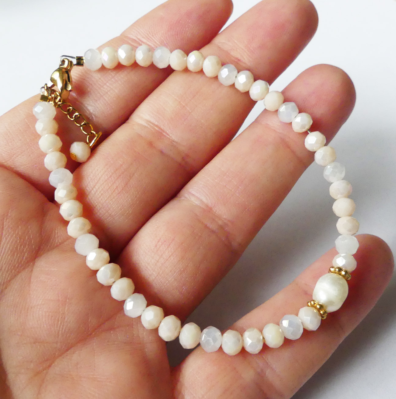 Handmade marhuľový náramok s riečnou perlou - chirurgická oceľ