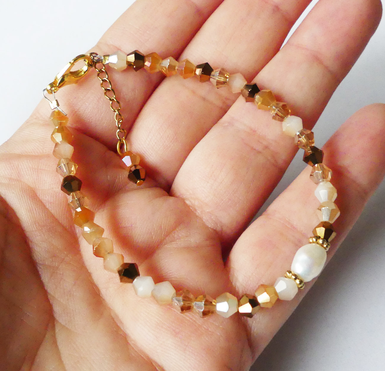 Handmade hnedý náramok s riečnou perlou - chirurgická oceľ