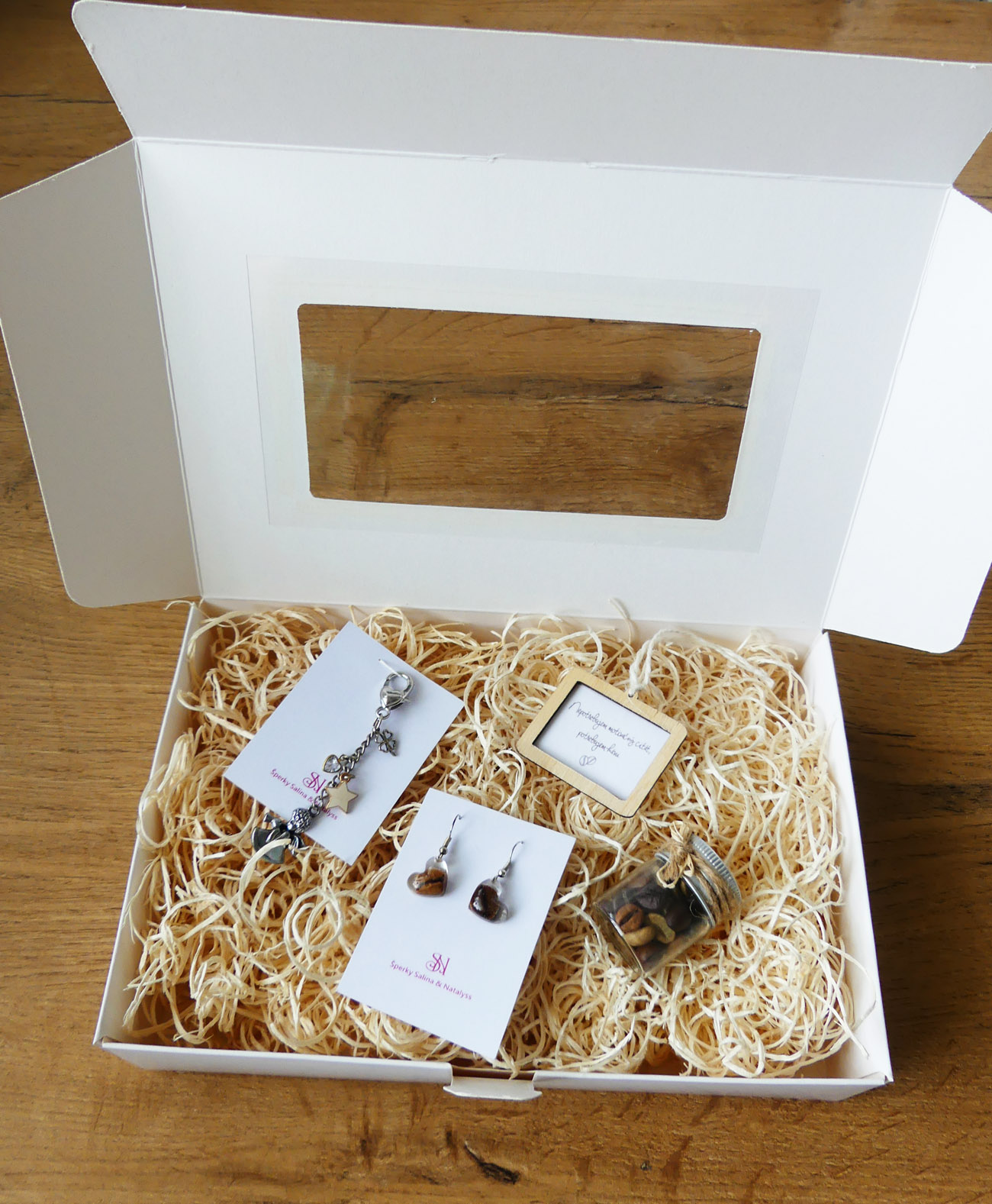 Handmade darčekový box pre kávičkárku s kľúčenkou, náušnicami a citátom