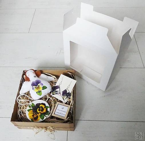 Sirôtkový darčekový box pre ženy s náušnicami a dekoráciami