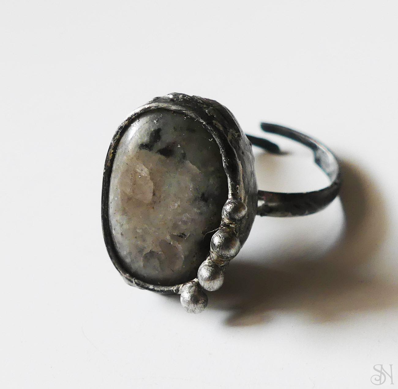 Cínovaný prsteň s liečivým kameňom dendrickým opálom