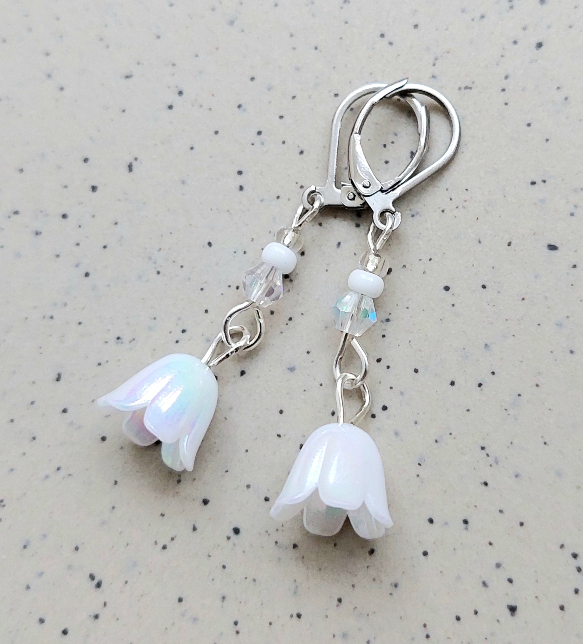 Handmade náušnice biele kvety - chirurgická oceľ