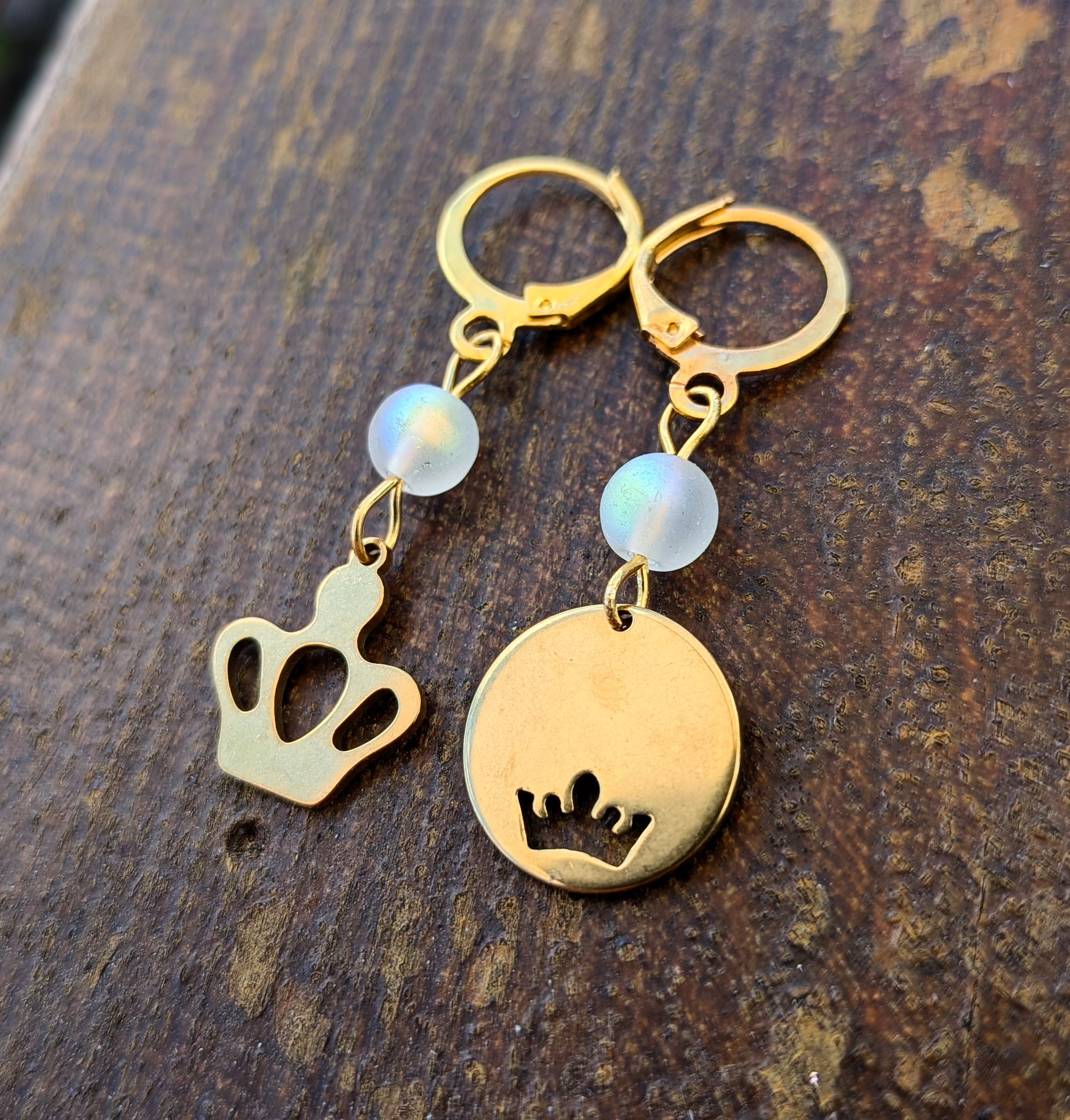 Handmade náušnice queen s liečivým kameňom opalitom- chirurgická oceľ