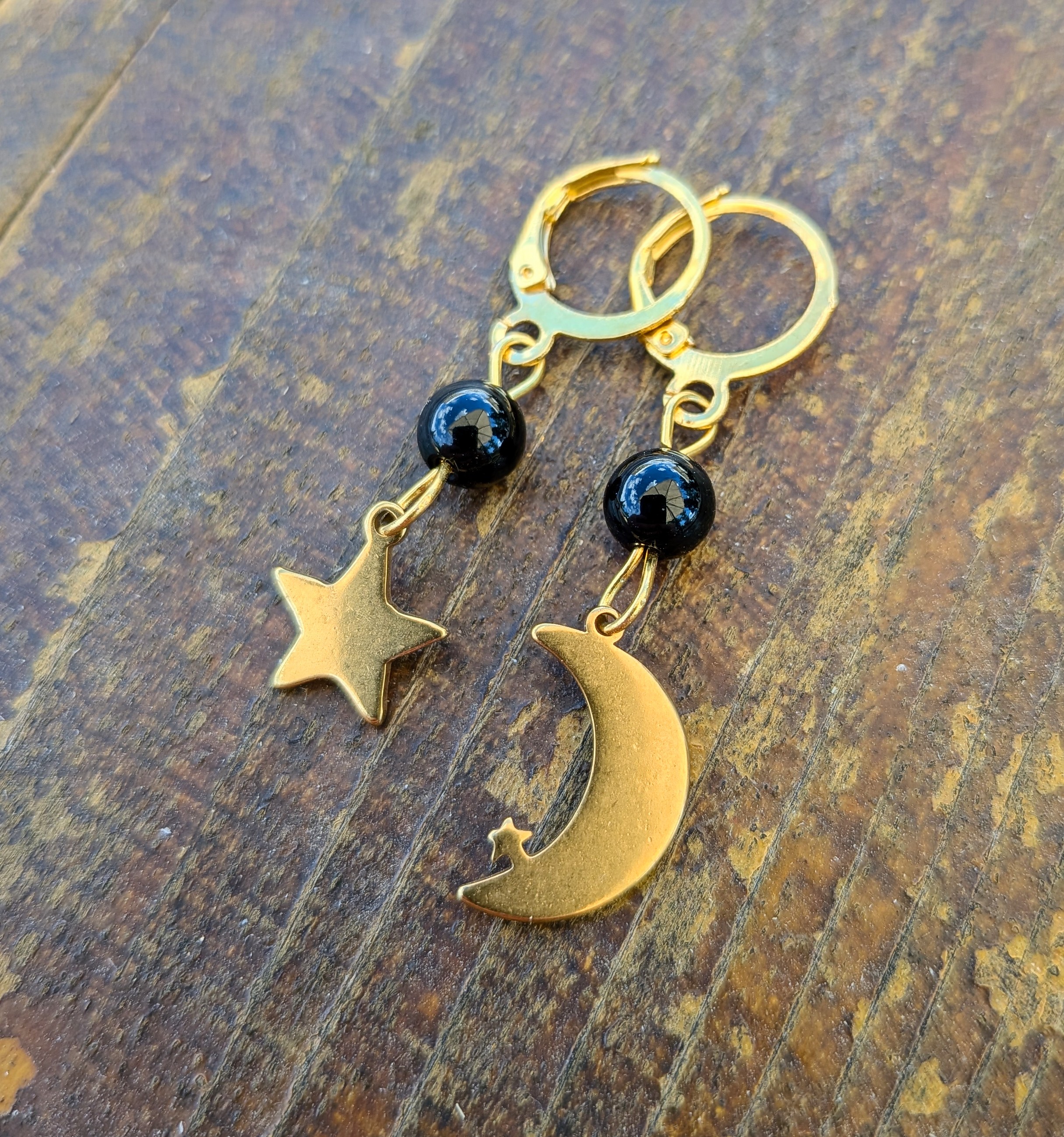 Handmade náušnice mesiac a hviezda s liečivým kameňom achátom - chirurgická oceľ