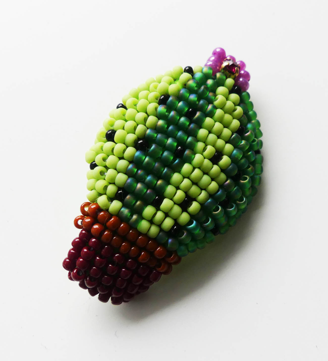Handmade šitá korálková brošňa kaktus