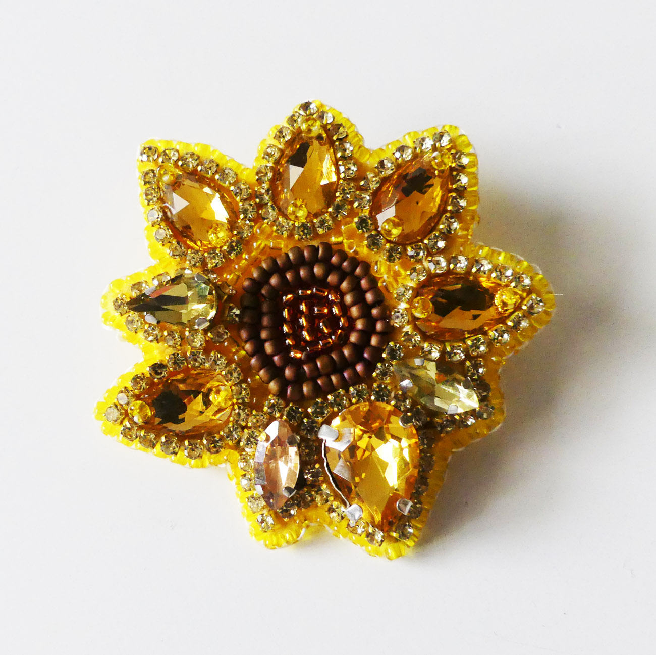 Handmade šitá korálková brošňa slnečnica