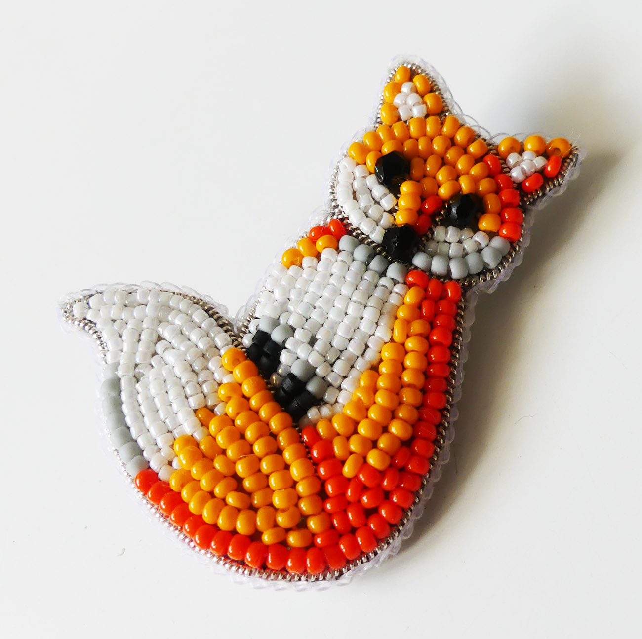Handmade šitá korálková brošňa líška 2