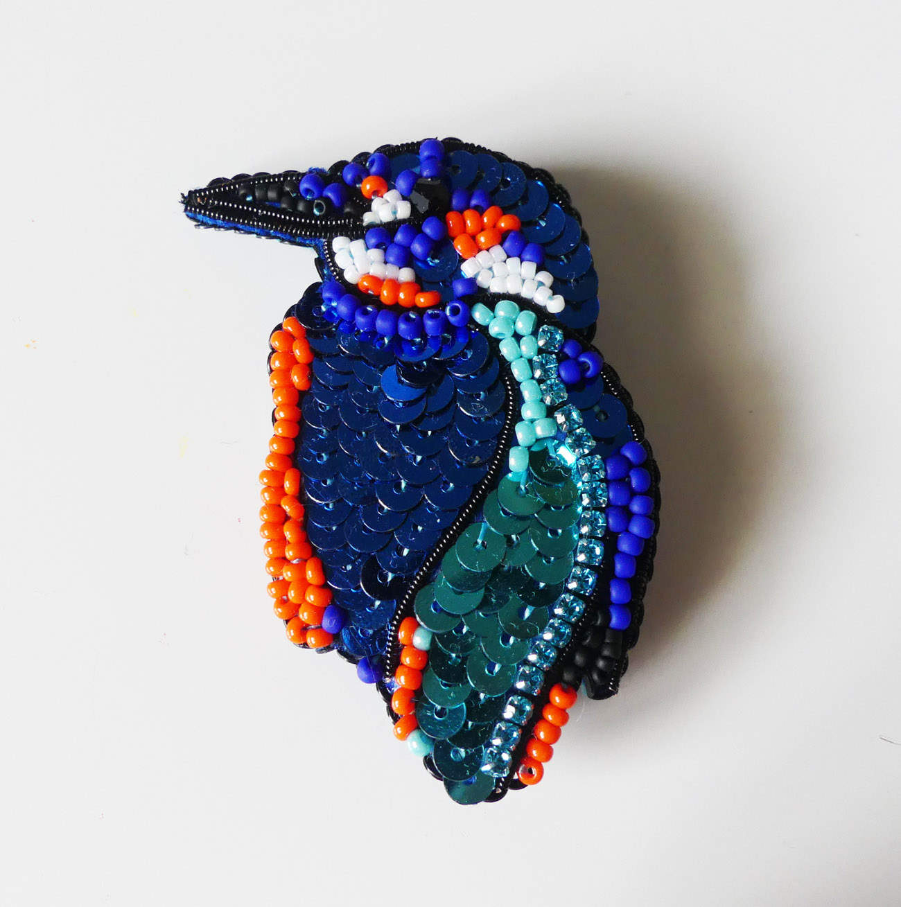 Handmade šitá korálková brošňa rybárik