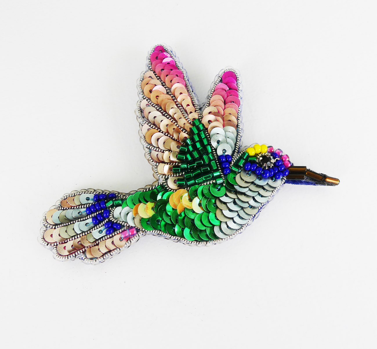Handmade šitá korálková brošňa kolibrík
